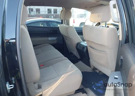 2007 Toyota Tundra Sr5 5.7L V8 z USA, uszkodzony, nr VIN 5TBEV541X7S465148